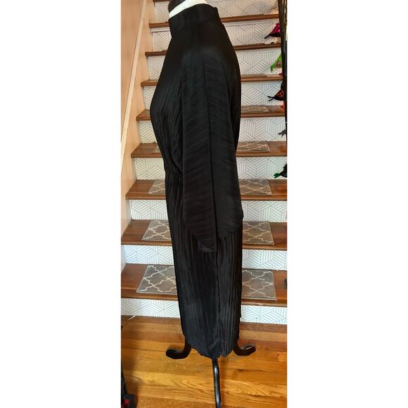 Luxe Pleated Satin Finish – Black Elegant Mock Neck Women’s, Size 10 - Picture 7 of 8